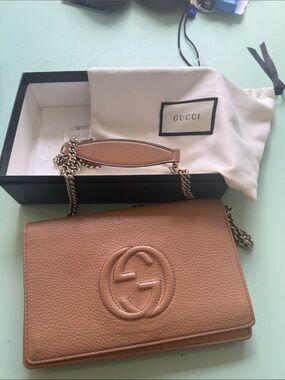 Gucci Beige/Tan SoHo Leather Crossbody Wallet with Chain Strap